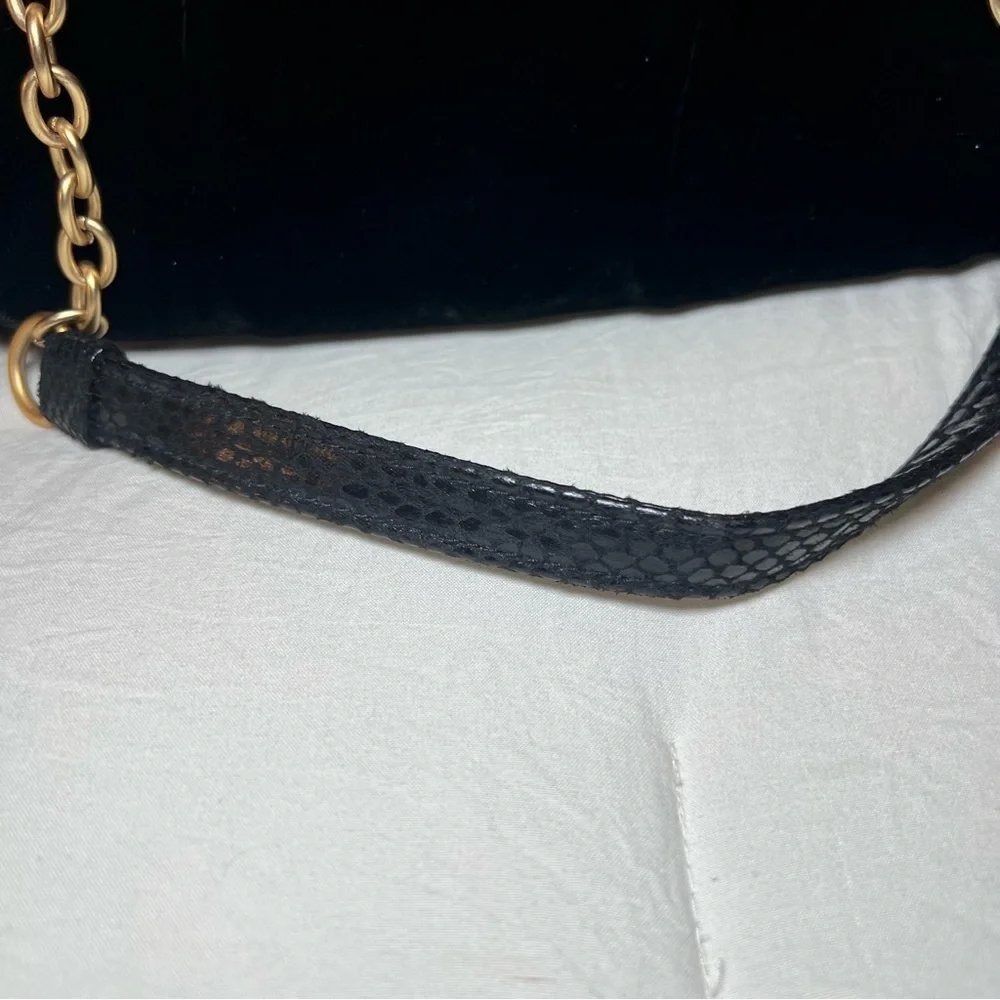 Adrianna Papell Black Velvet Gold Tone Hardware Chain Strap Kiss Lock Satchel